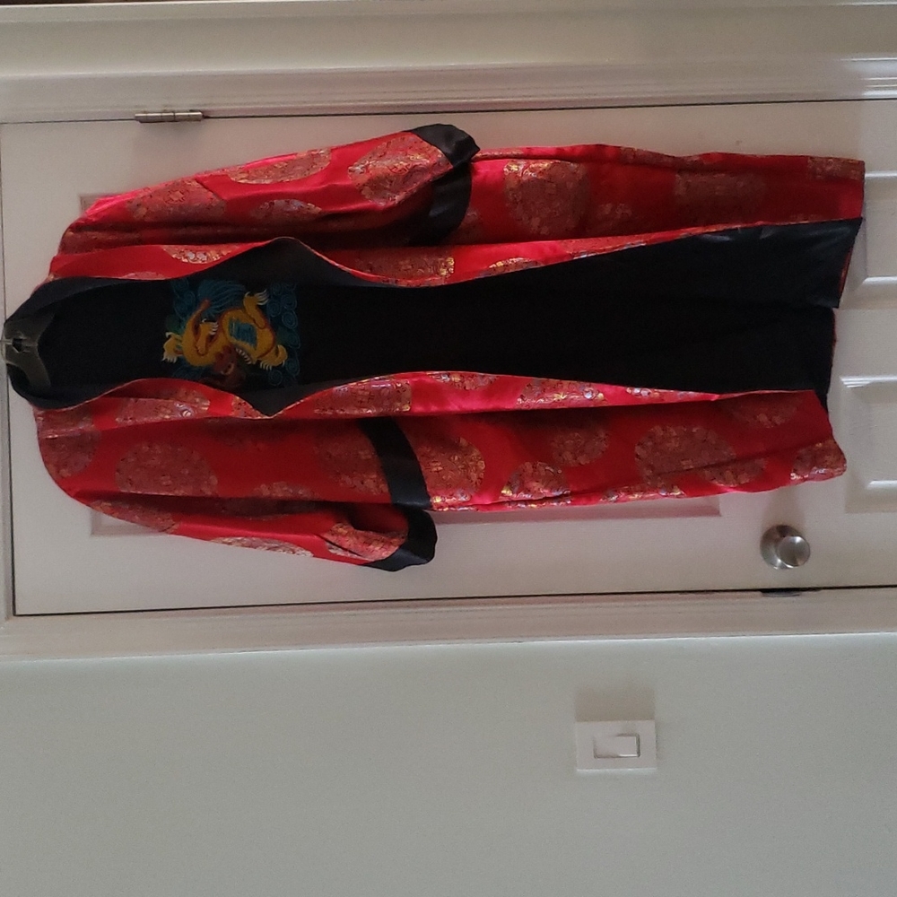 Reversible kimono robe